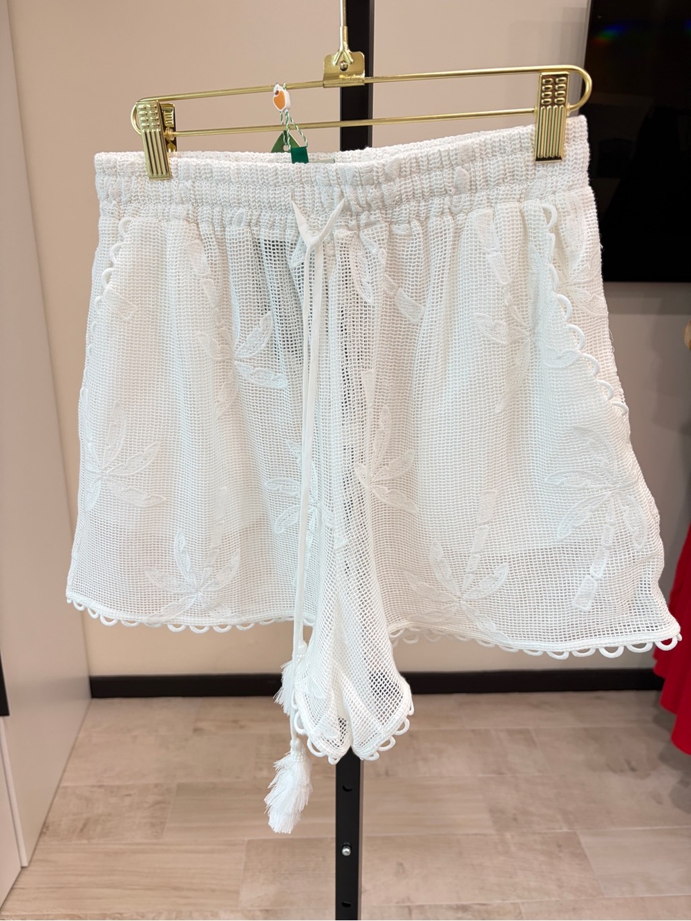 Farm Rio: WHITE PALM TREES SHORTS
OFF - WHITE - Picture 5 of 13